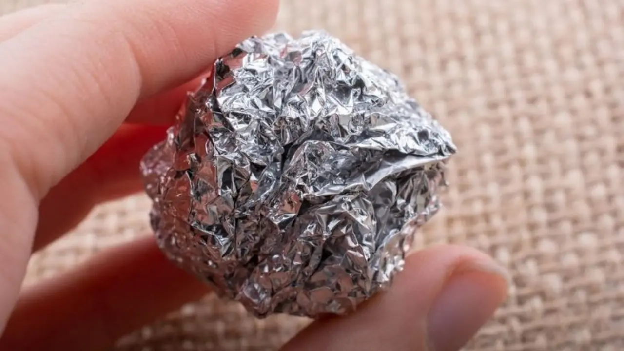 Bola de aluminio. / 65ym&aacute;s.