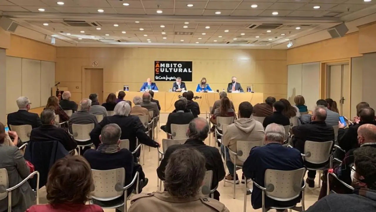 Vista general de la presentación del libro Cómo salir de esta (II) en Ámbito Cultural. / J. M.