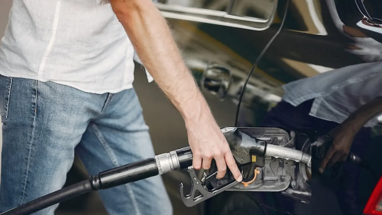 Un surtidor en una gasolinera. / Prostooleh en Freepik.