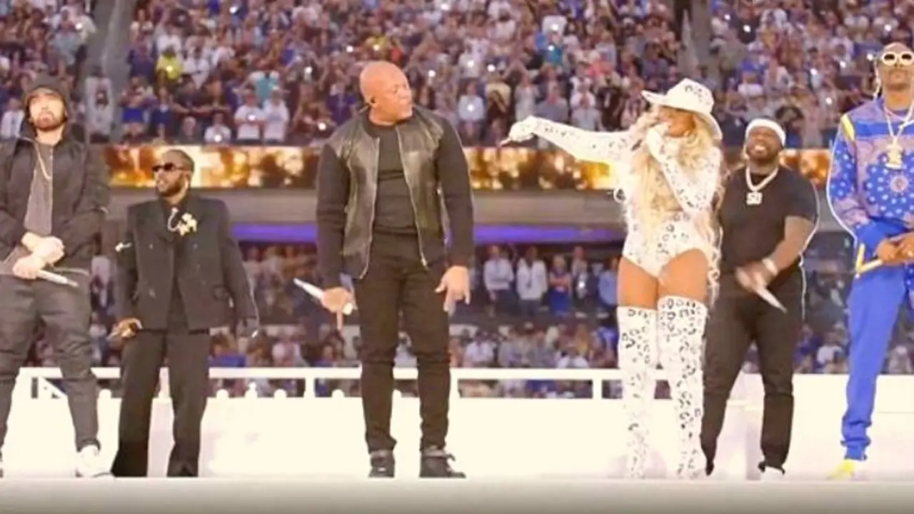 &Iacute;conos del hip hop se presentaron en el show de medio tiempo del Super Bowl 2022. / RRSS.