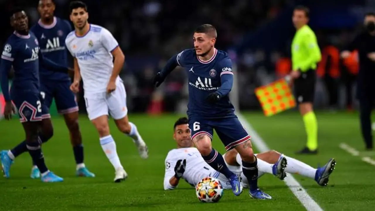 Verratti le gana el duelo a Casemiro. es.psg.fr