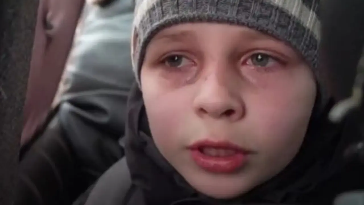 Mark Goncharuk, ni&ntilde;o ucraniano que escap&oacute; de la guerra. / Captura de v&iacute;deo YouTube.