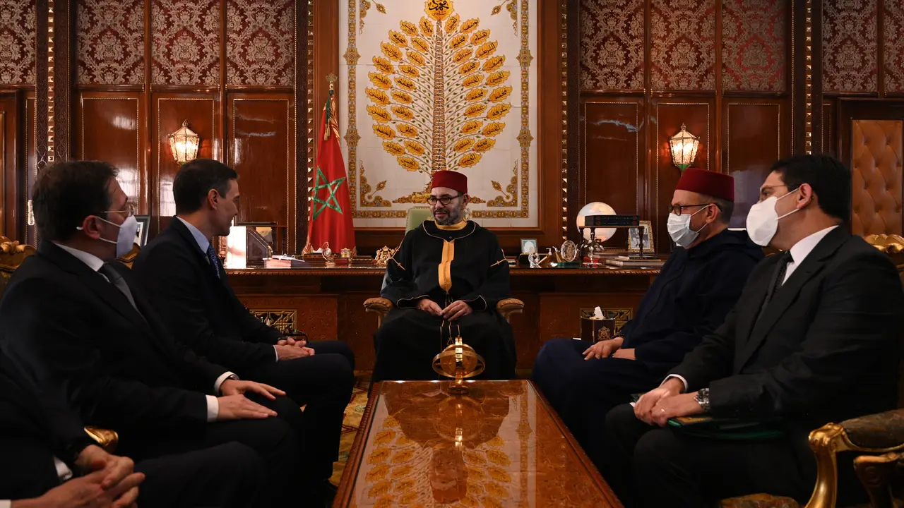 Visita de Pedro S&aacute;nchez, presidente espa&ntilde;ol y su ministro de Exteriores, Jos&eacute; Manuel Albares, al rey Mohammed VI de Marruecos. / La Moncloa