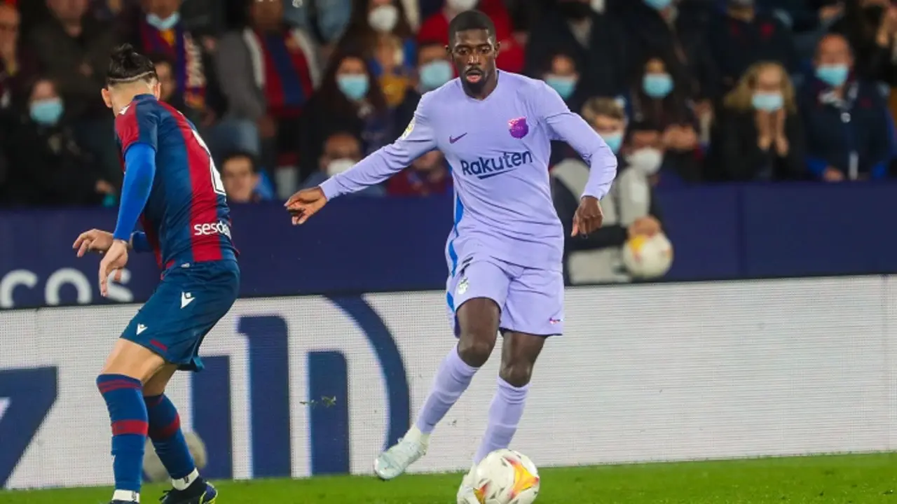 Demb&eacute;l&eacute; sigue sin confirmar su destino. /  @FCBarcelona_es