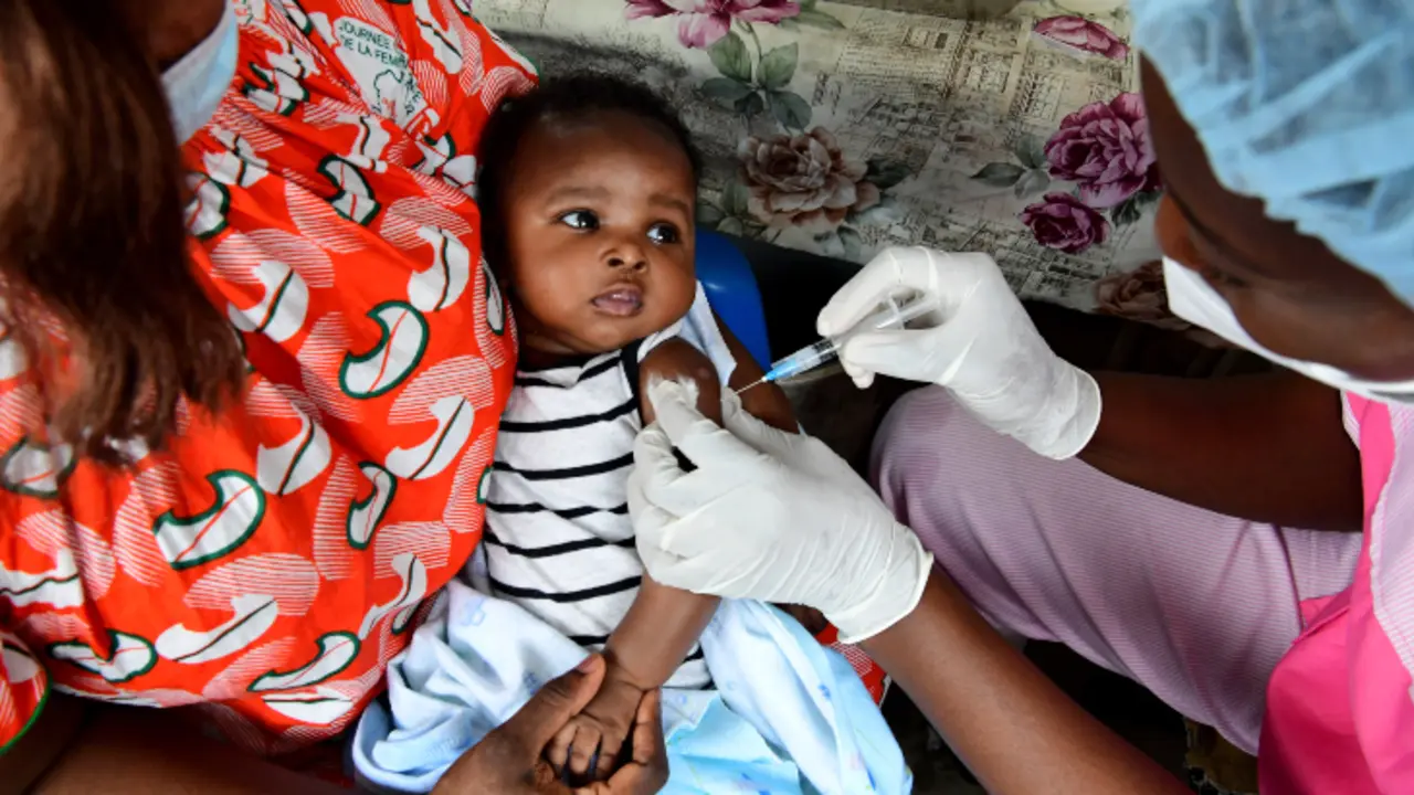 Ni&ntilde;o vacunado en Costa de Marfil / UNICEF