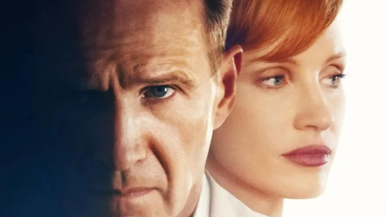 Jessica Chastain y Ralph Fiennes en la pel&iacute;cula The Forgiven. / RRSS.