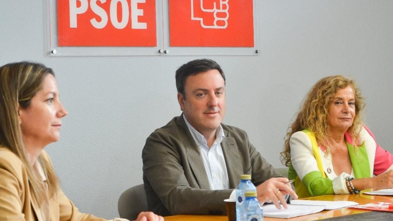 Lara M&eacute;ndez, Valent&iacute;n Gonz&aacute;lez Formoso y Carmela Silva. / PSdeG