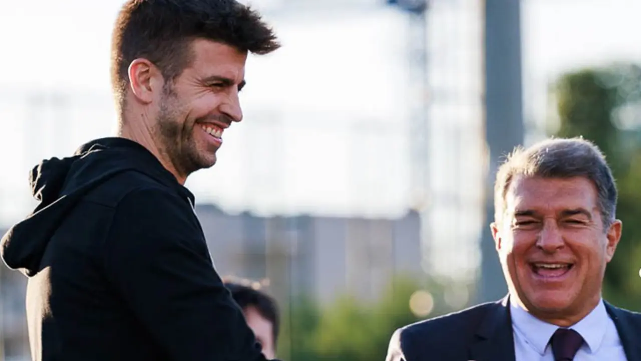 Gerard Piqu&eacute; junto a Joan Laporta. / @3gerardpique
