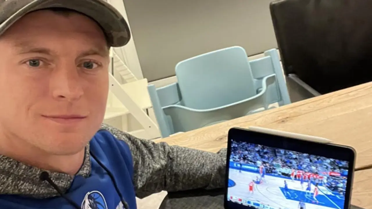 Toni Kroos disfrutando de un partido de Luka Doncic. / @tonikroos