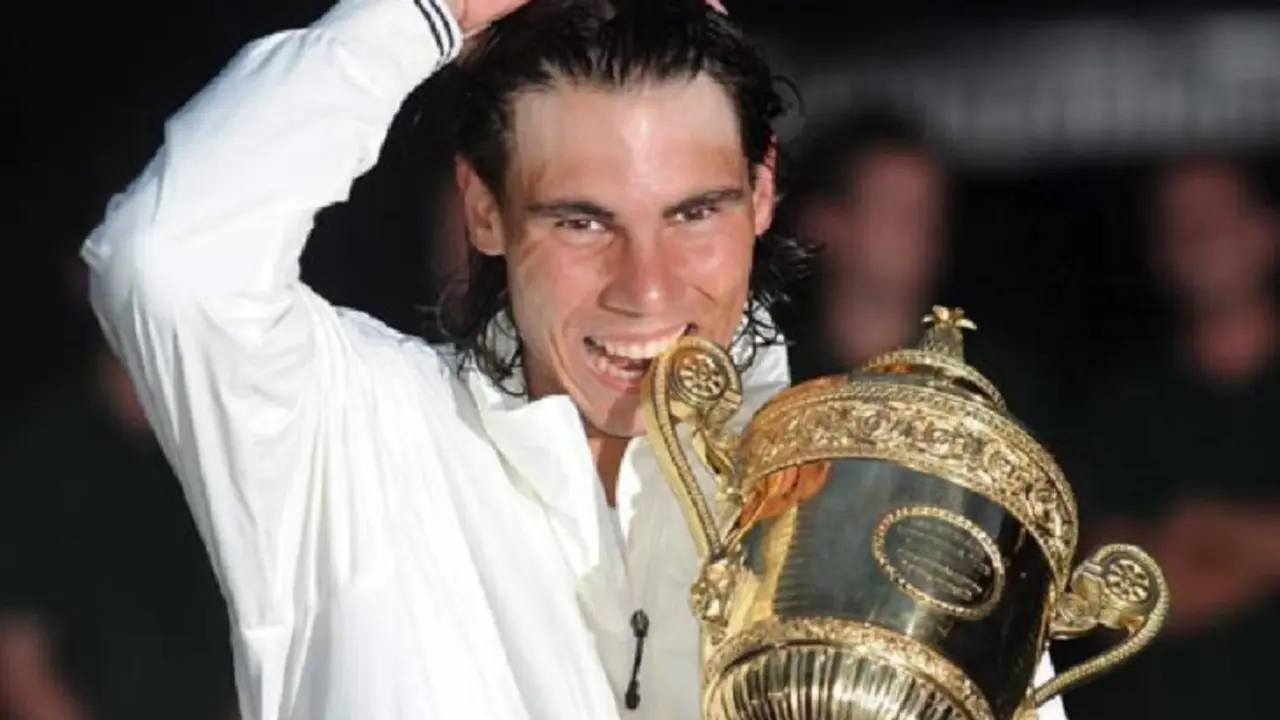 Rafa Nadal tras conquistar Roland Garros en 2008. / RTVes