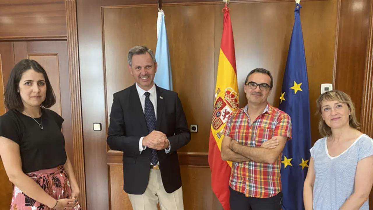 O delegado do Goberno en Galicia con Ángela Fernandez Casal, Marcos Sanluis López e Matilde V&aacute;zquez Rojo. / Mundiario