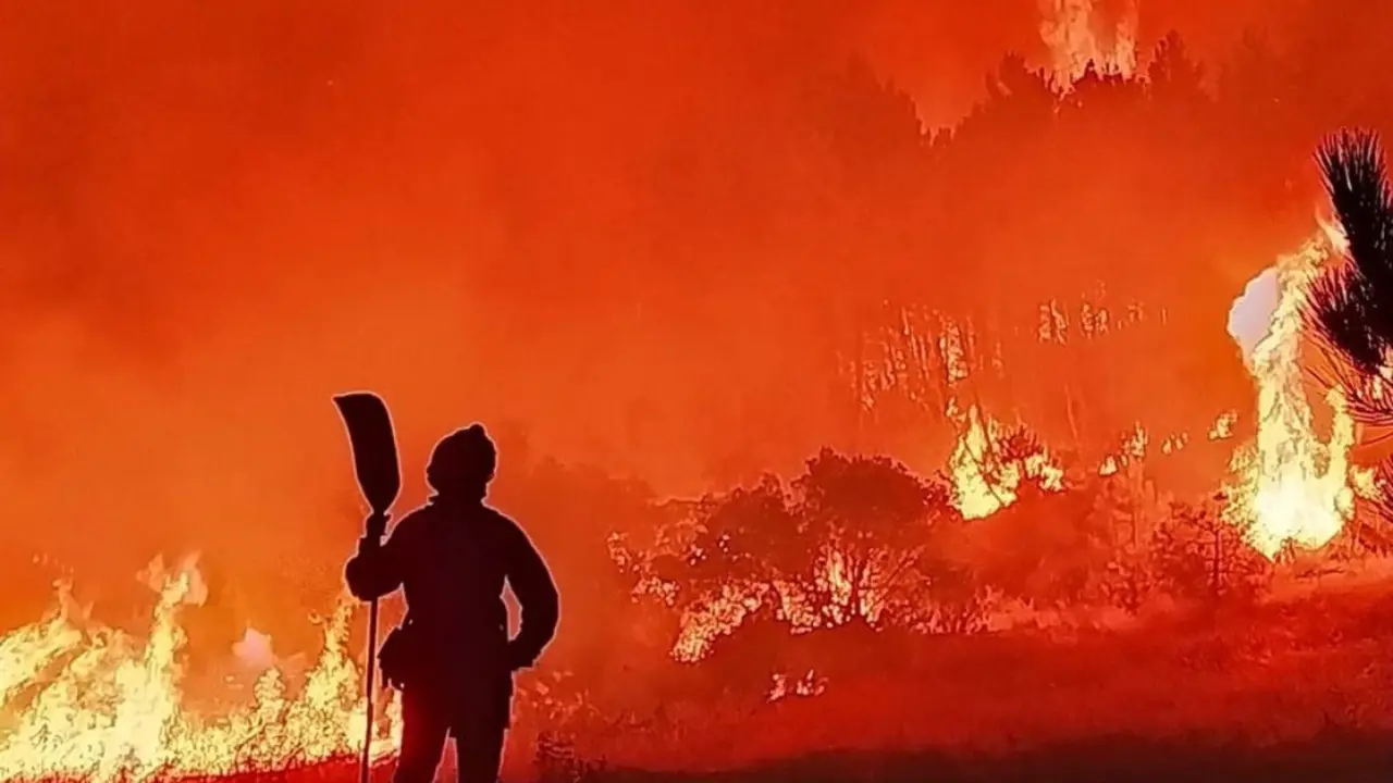 Incendio de Figueruela (Zamora), Espa&ntilde;a. / Twitter @proteccioncivil
