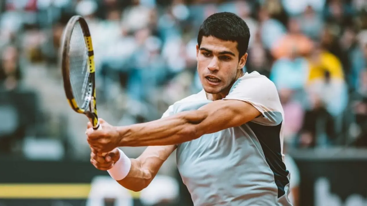 Carlos Alcaraz, tenista espa&ntilde;ol llegar&aacute; al Top 5 del r&aacute;nking ATP. / @TheBuGz