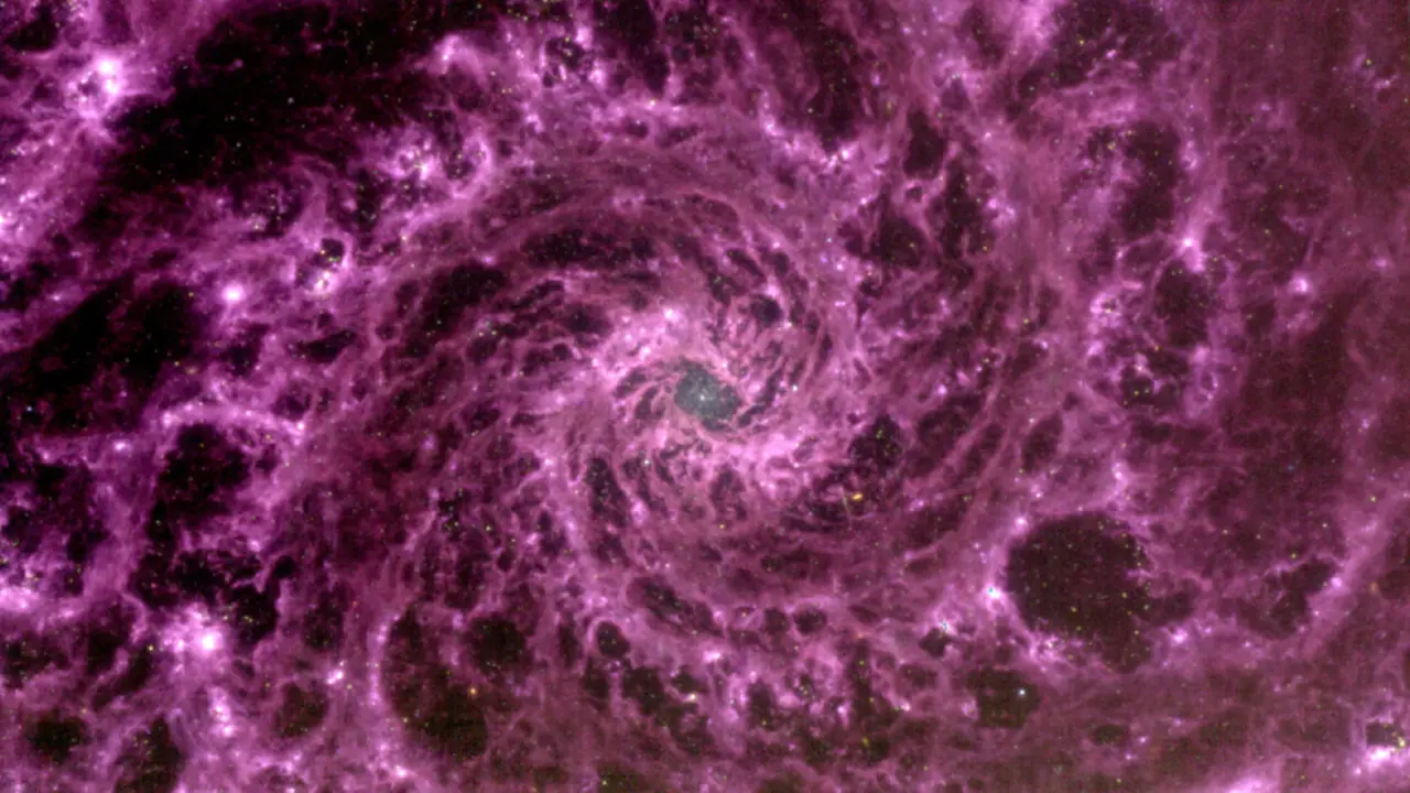 La galaxia fantasma (NGC 628) tomada por el James Webb. / @gbrammer