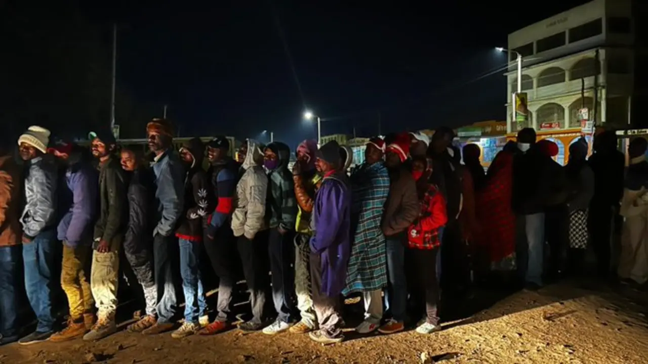 Fila para votar en Gilgil, Kenia. / RR.SS.
