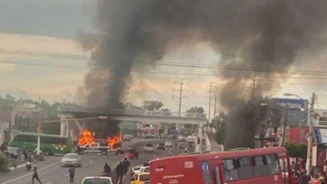 Incendio de veh&iacute;culos en Zapopan, Jalisco, M&eacute;xico. / RR.SS.