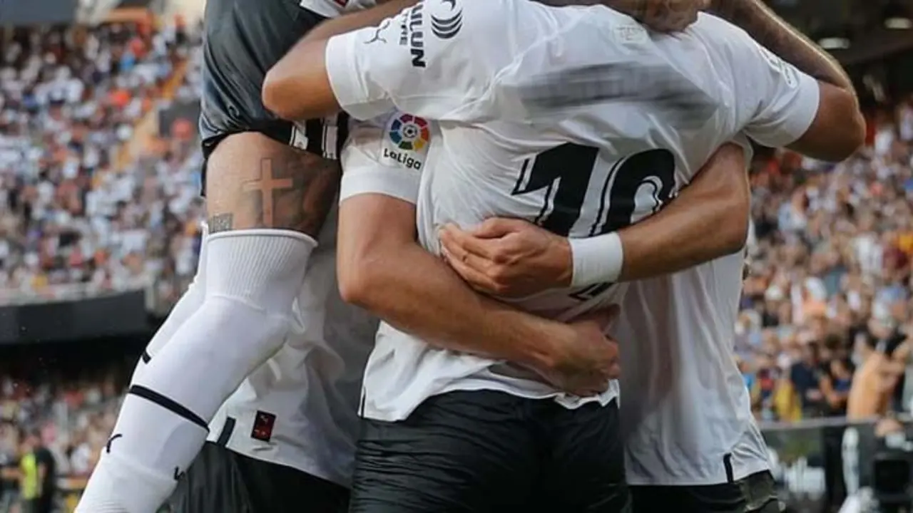 Jugadores del Valencia CF celebrando un gol. @laliga