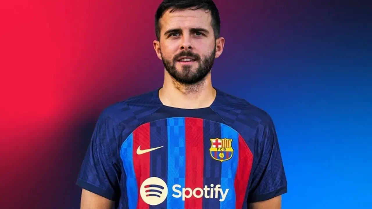 Miralem Pjanic, centrocampista bosnio, quien podr&iacute;a marcharse a los Emiratos &Aacute;rabes. /  fcbarcelona.es