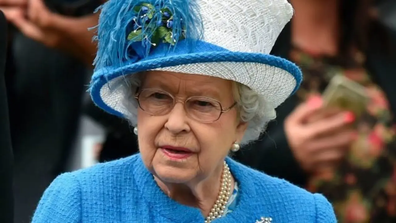 Reina Isabel II. / RR SS