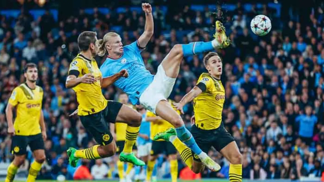 Erling Haaland anotando el gol del triunfo del Manchester City. / @mancity