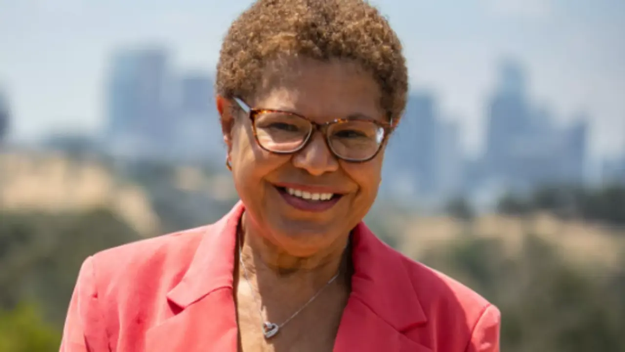Karen Bass, congresista dem&oacute;crata. / RR.SS.