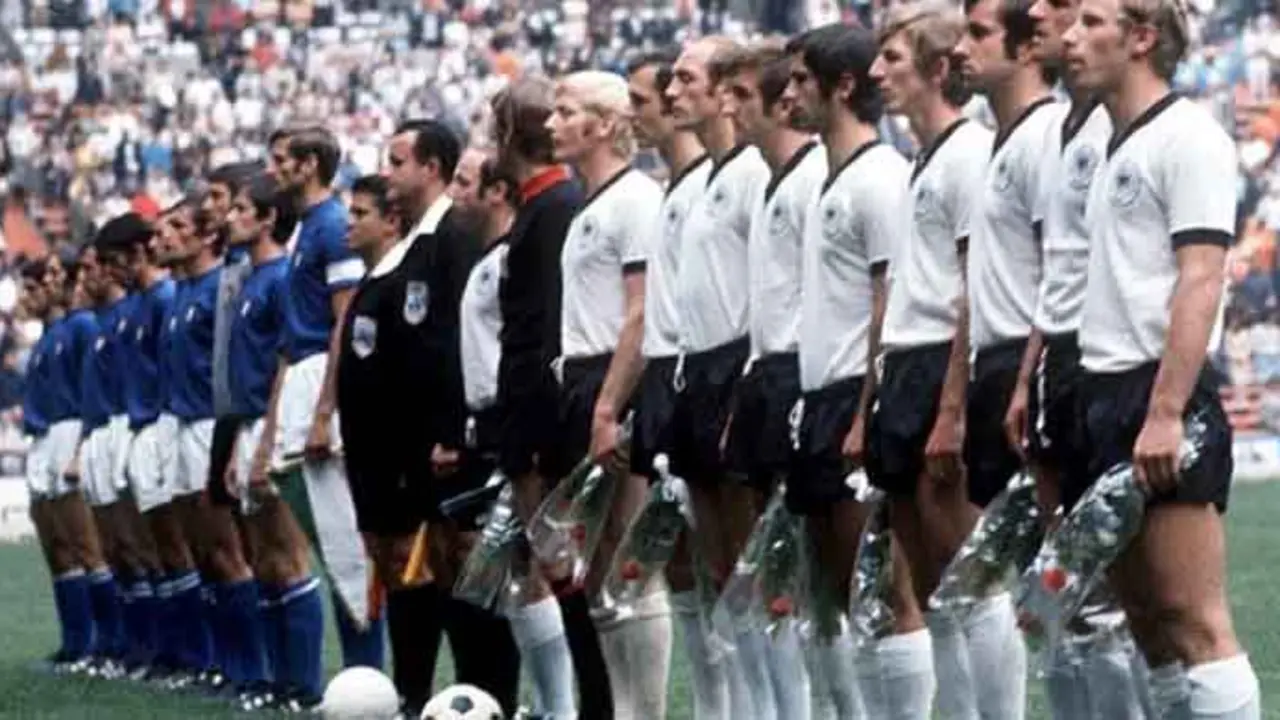 Las selecciones de Italia y Alemania, antes del inicio del partido. / www.fifa.com
