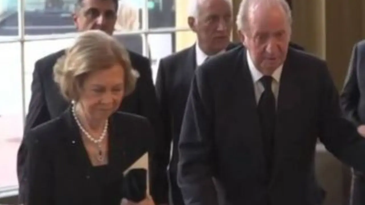 Don Juan Carlos y do&ntilde;a Sof&iacute;a, reyes em&eacute;ritos de Espa&ntilde;a. / RR SS.
