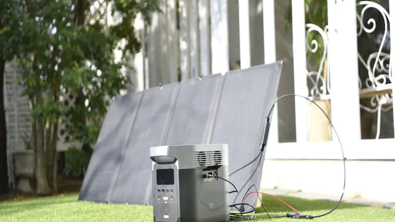 Kit solar en un balcón. / EcoFlow