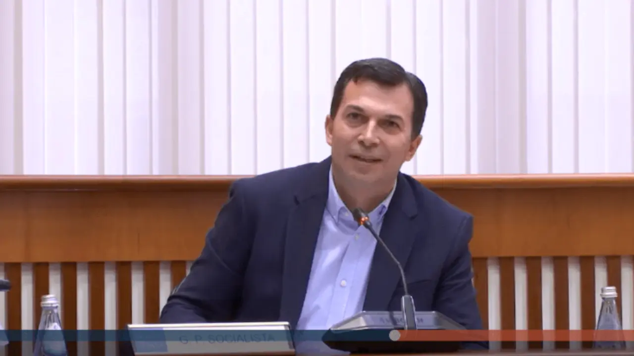 Gonzalo Caballero en la Comisi&oacute;n del Parlamento de Galicia. / PSdeG-PSOE