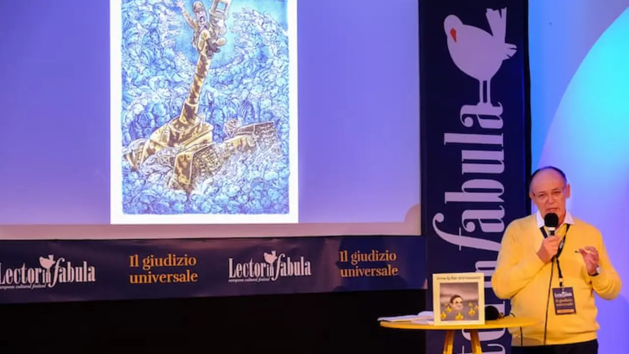 Thierry Visol, director del Centro Libreexpresi&oacute;n y presidente del Jurado anuncia el Primer Premio a Jitet Kustana /  Lector in Fabula