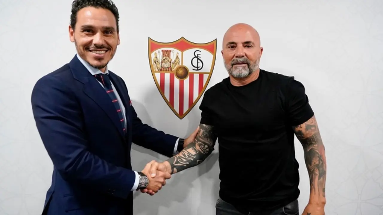 Jorge Sampaoli es recibido por el @SevillaFC