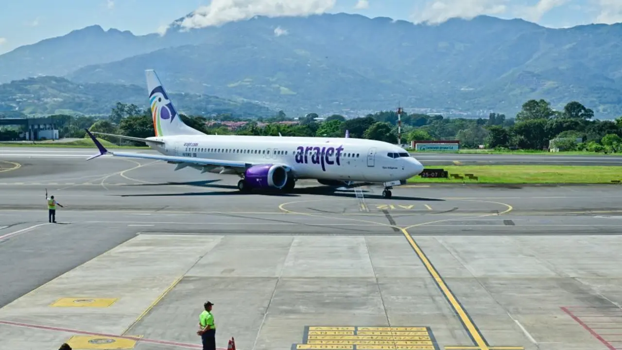 La aerol&iacute;nea Arajet ser&aacute; la encargada de los vuelos. / ICT