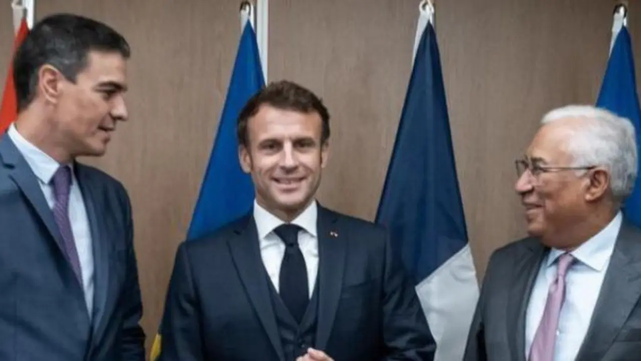 Pedro S&aacute;nchez, presidente de Espa&ntilde;a; Emmanuel Macron, presidente de Francia; y Ant&oacute;nio Costa, primer ministro de Portugal. / @antoniocostapm.
