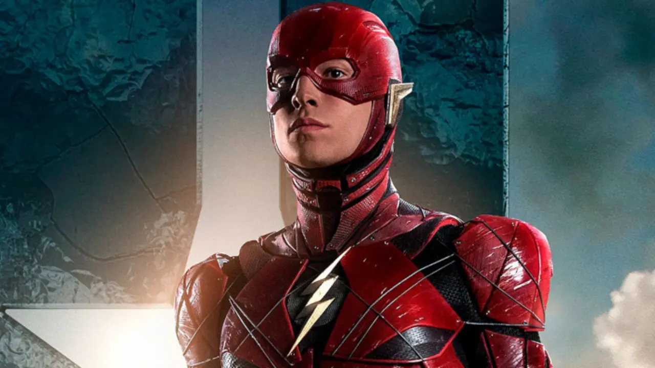 Ezra Miller como Flash en p&oacute;ster de Justice League. / Warner