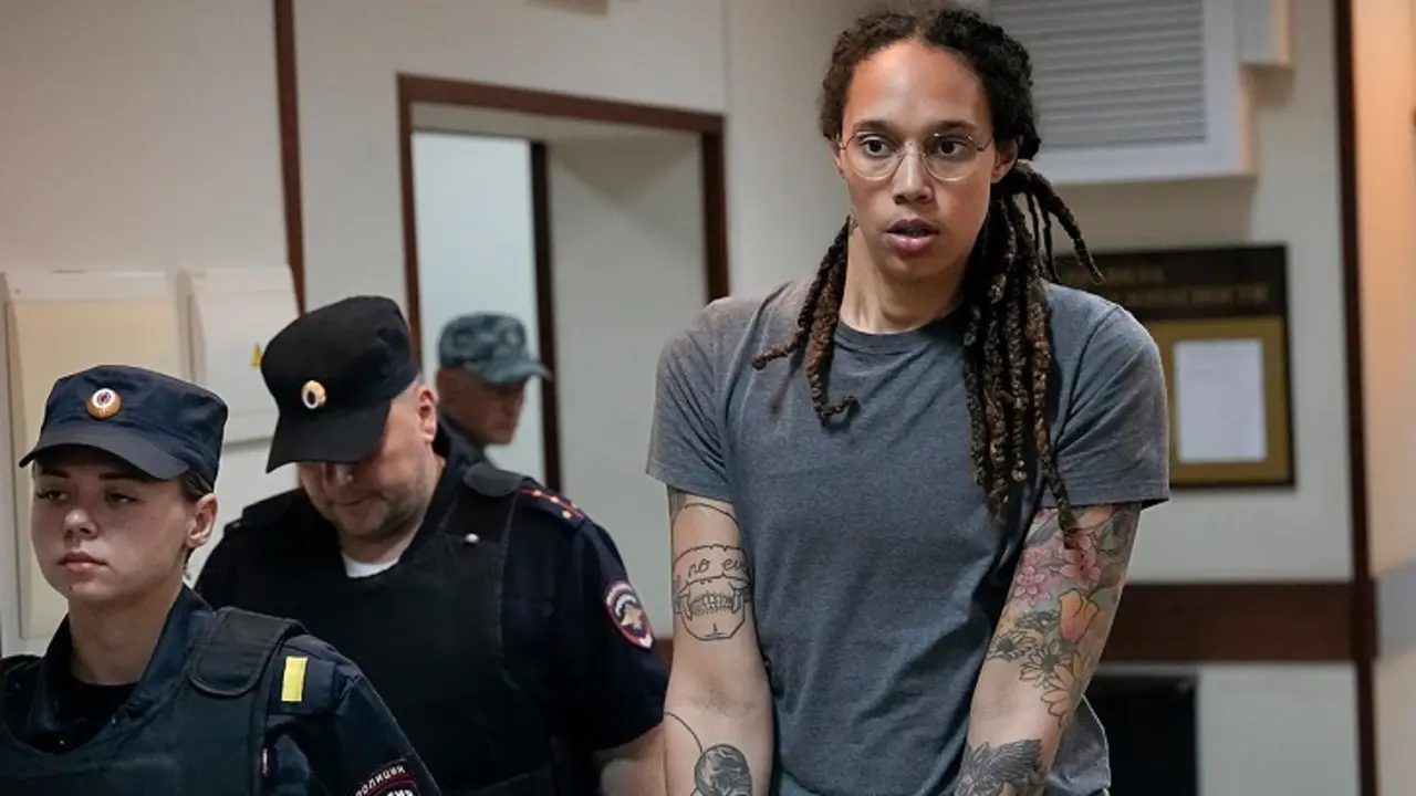 Brittney Griner, basquetbolista estadounidense, fue sentenciada a 9 a&ntilde;os de prisi&oacute;n en Rusia. / Fox News