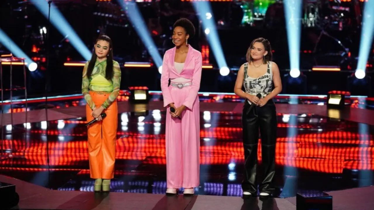 Alyssa Witrado, Daysia Reneau y Sasha Hurtado en los knockouts de The Voice. / NBC