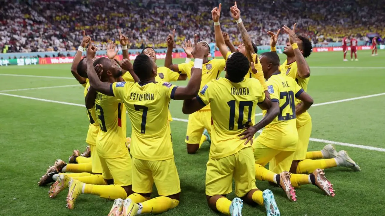 Ecuador celebrando uno de los goles del encuentro. / Foto: @mundiario