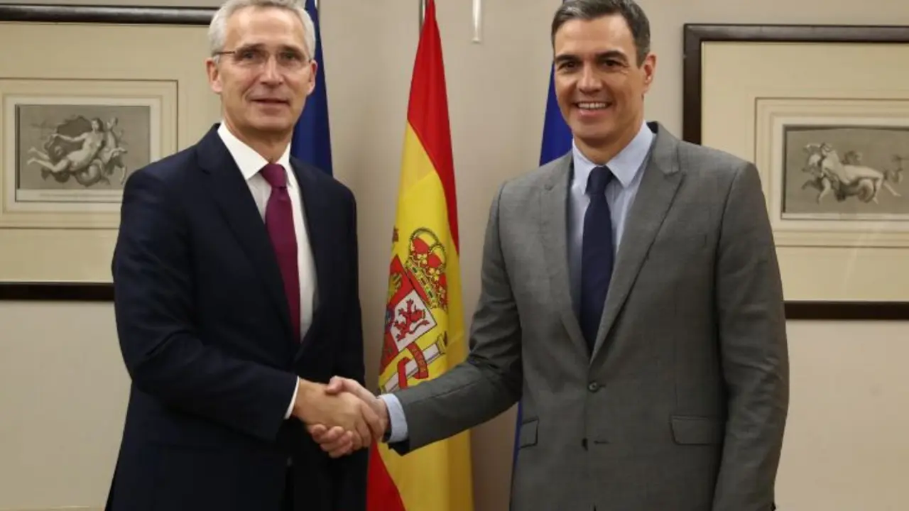 Jens Stoltenberg, secretario de la OTAN; y Pedro S&aacute;nchez, presidente del Gobierno de Espa&ntilde;a. / @sanchezcastejon.