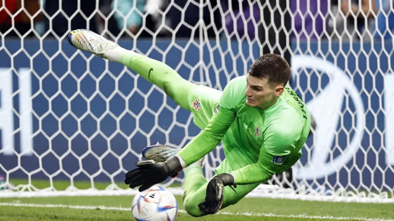 Livaković el h&eacute;roe del partido para Croacia ante Jap&oacute;n.  fifaworldcupes