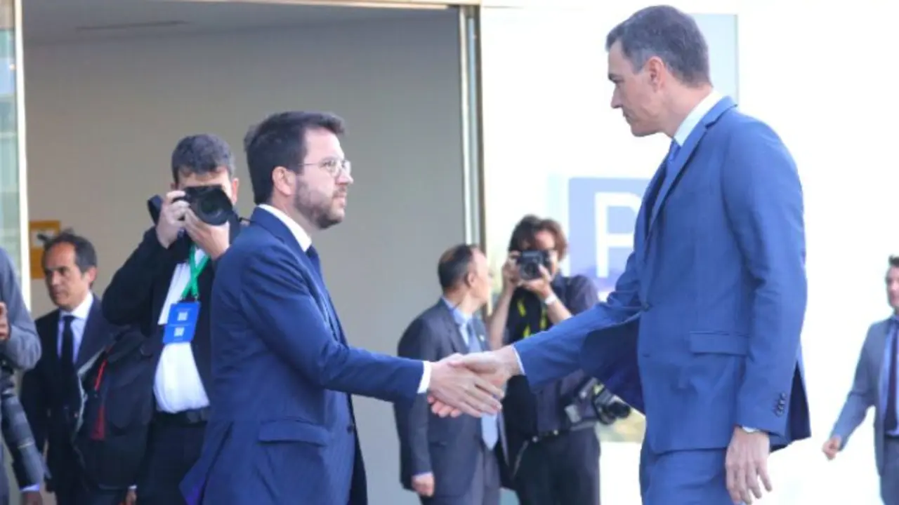 Pere Aragon&egrave;s, presidente de la Generalidad de Catalu&ntilde;a; y Pedro S&aacute;nchez, presidente del Gobinerno espa&ntilde;ol. / RR SS.