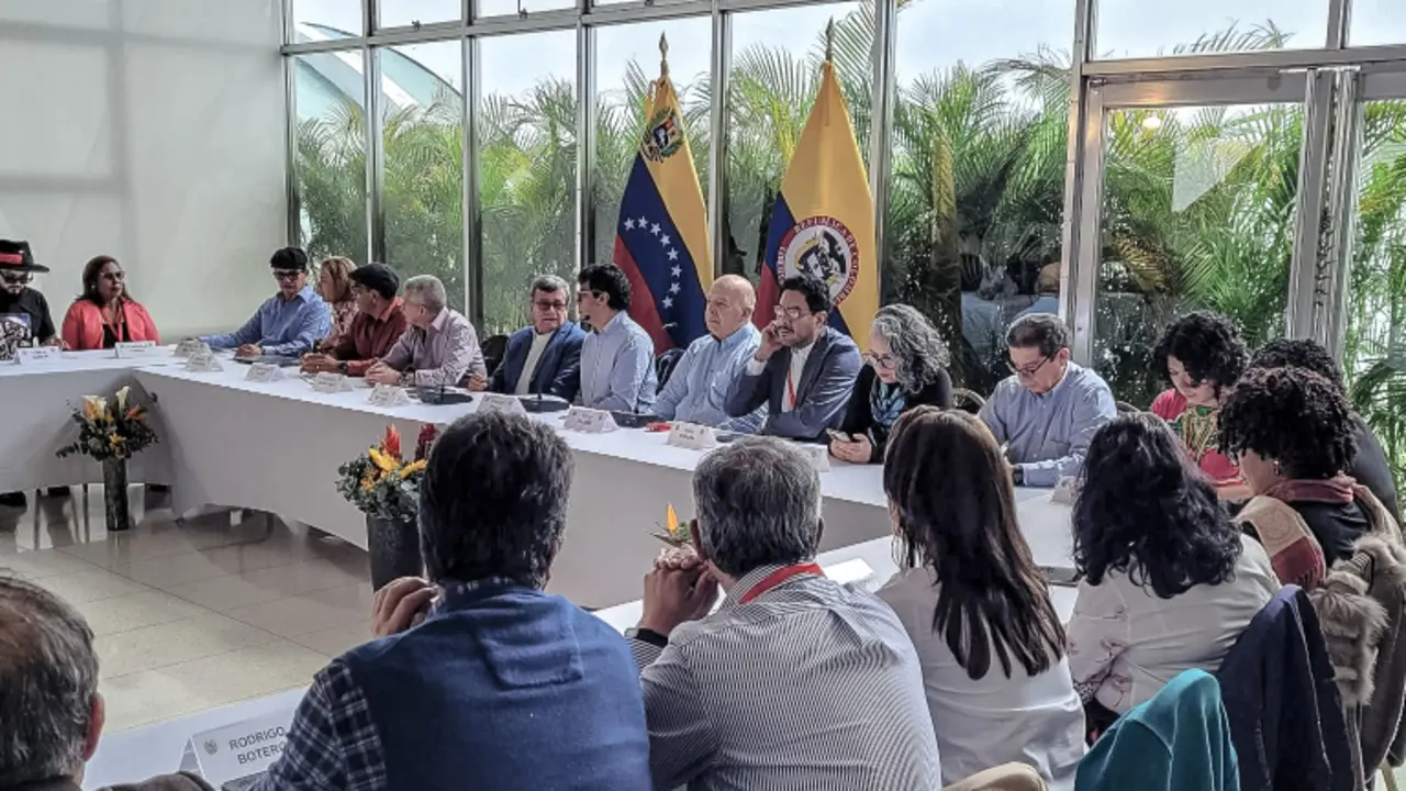 Mesa de di&aacute;logo entre el Gobierno colombiano y el ELN. / Alto Comisionado de Paz de Colombia