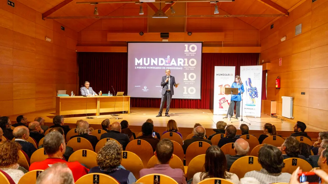 Vista general del escenario del X Aniversario de MUNDIARIO. / Xurxo Lobato