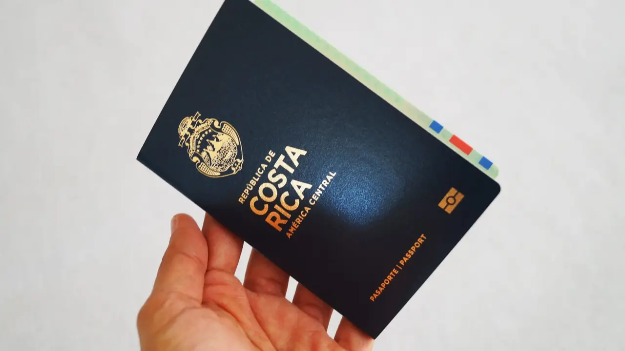 Pasaporte de Costa Rica. / RR SS