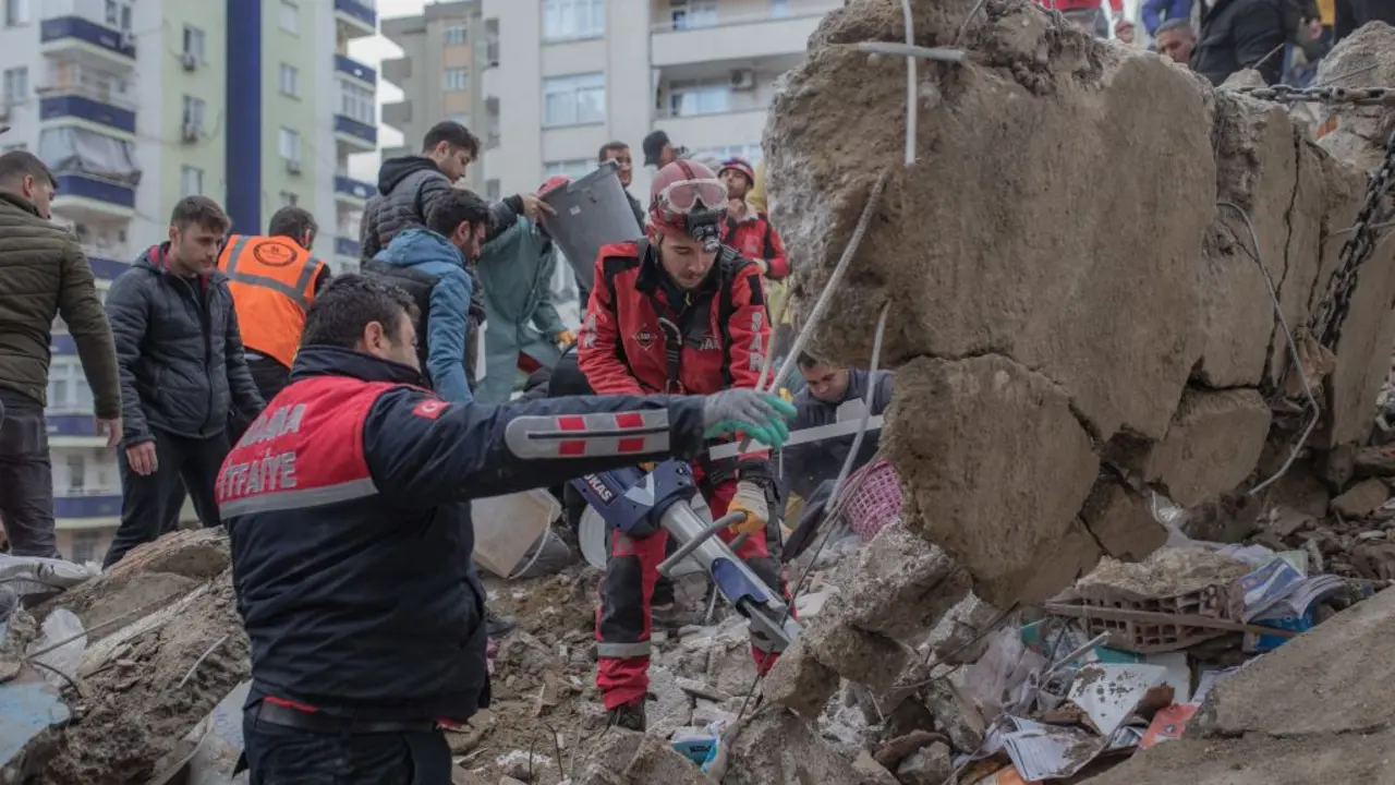 Rescatistas trabajando en el terremoto de Turqu&iacute;a. / RR.SS.