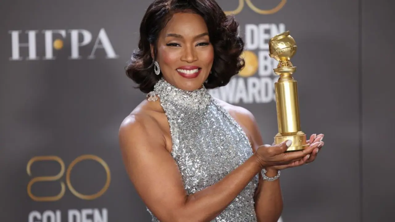 Angela Bassett. / RR SS