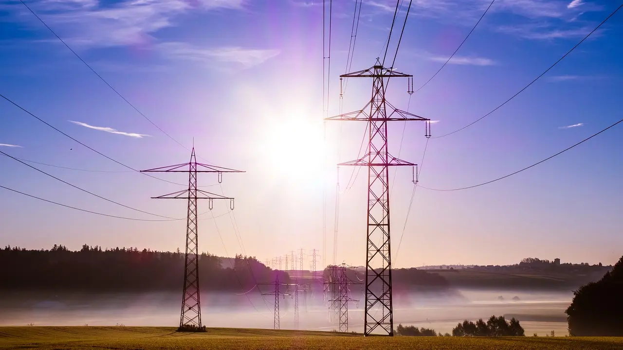Torres eléctricas. / Michael Schwarzenberger en Pixabay