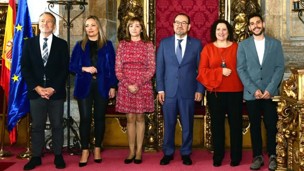 Agustín Hernández, María Cadaval, Rosa Regueiro, Antonio López, Dolores Riveiro e Bruno Blanco. / Santi Alvite