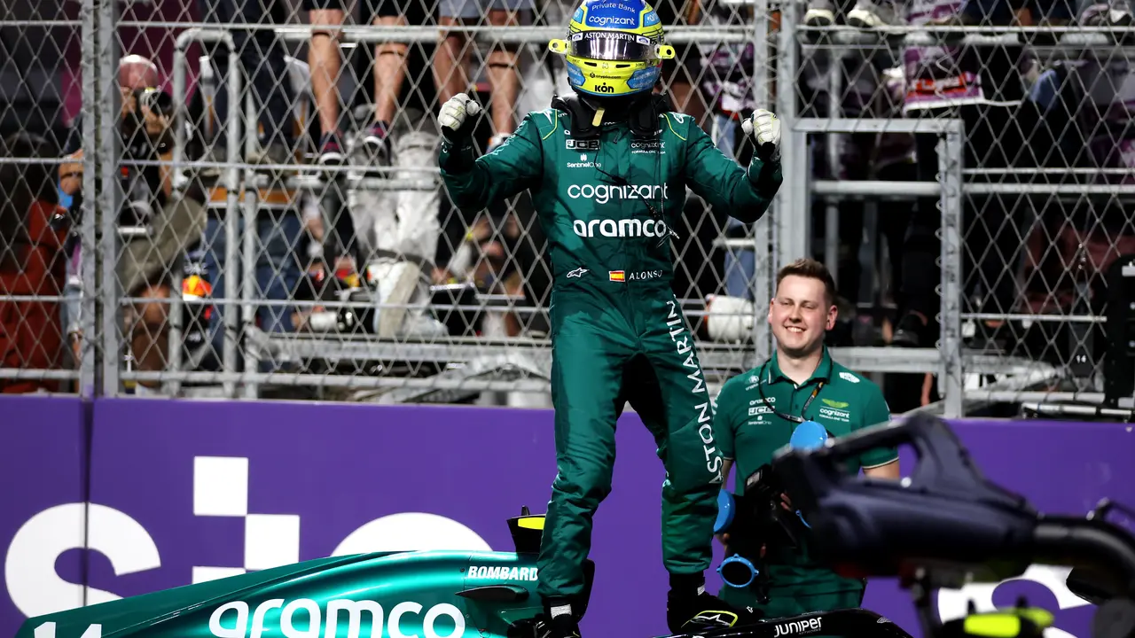 Fernando Alonso celebrando su tercera posici&oacute;n. / @F1