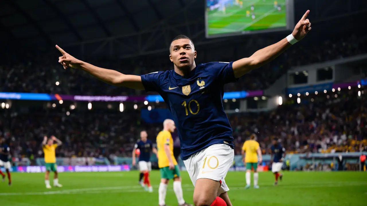 Mbapp&eacute; celebrando su tanto frente a Australia en Qatar 2022. / @KMbappe