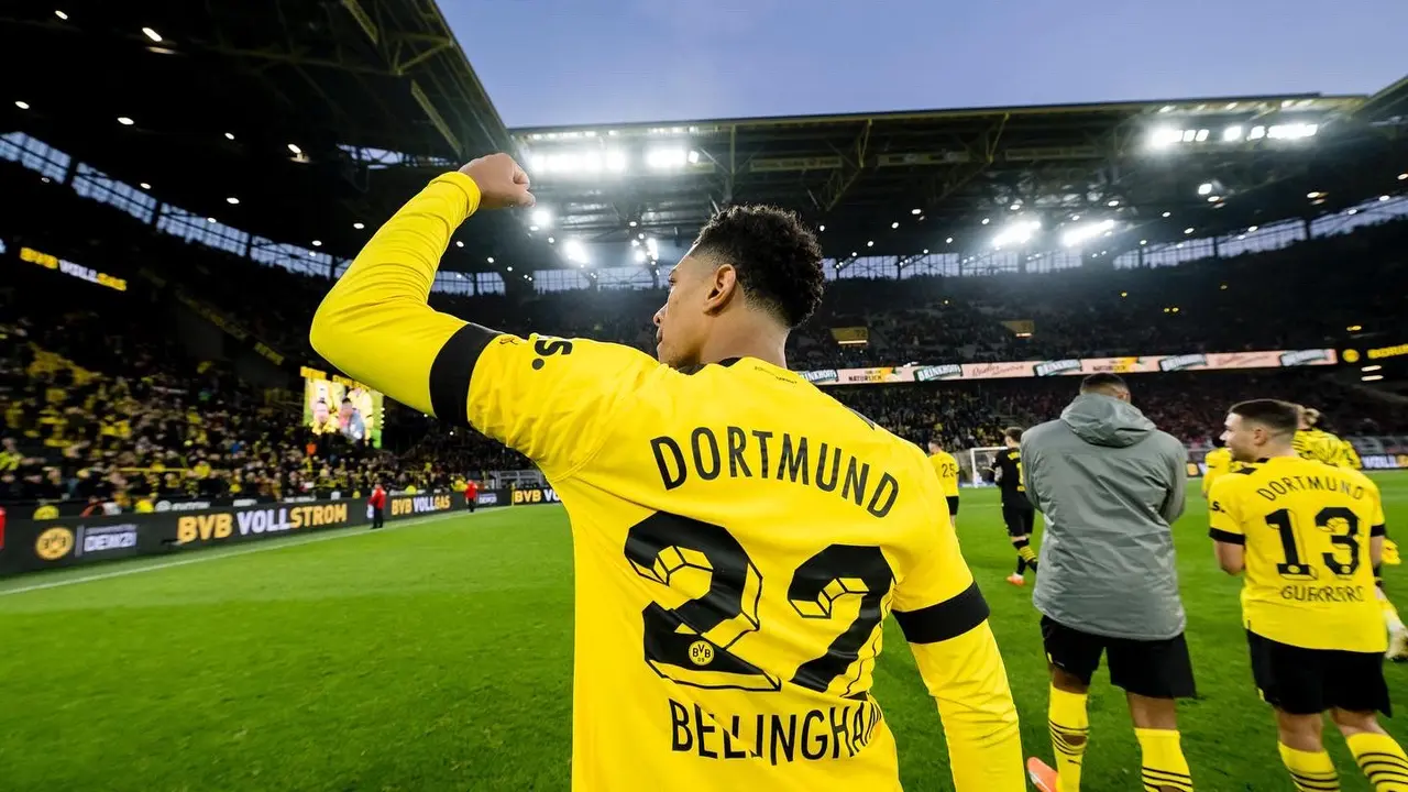 Jude Bellingham celebrando una victoria en el Signal Iduna Park. / @BellinghamJude